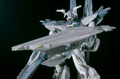 Chogokin-GE-48-Macross-Frontier-Macross-Quarter-SMS-Transformable-Space-Attack-Carrier-0-2