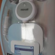 Maxell-iPodMP3-Player-Headphone-Splitter-0